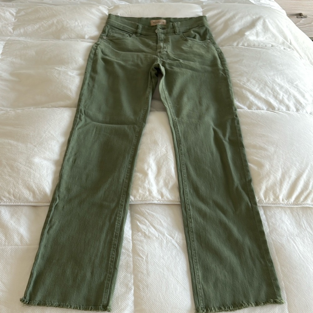 Almost new size 24 Bianco army green jeans.  Ankle frayed crop